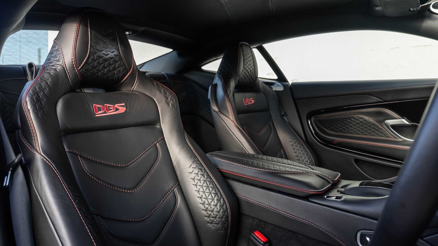 Used Aston Martin DBS 2021 for sale - 77414956: Photo 12