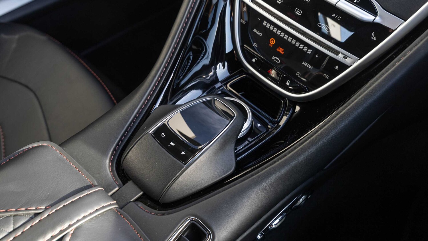 Used Aston Martin DBS 2021 for sale - 77414956: Photo 23