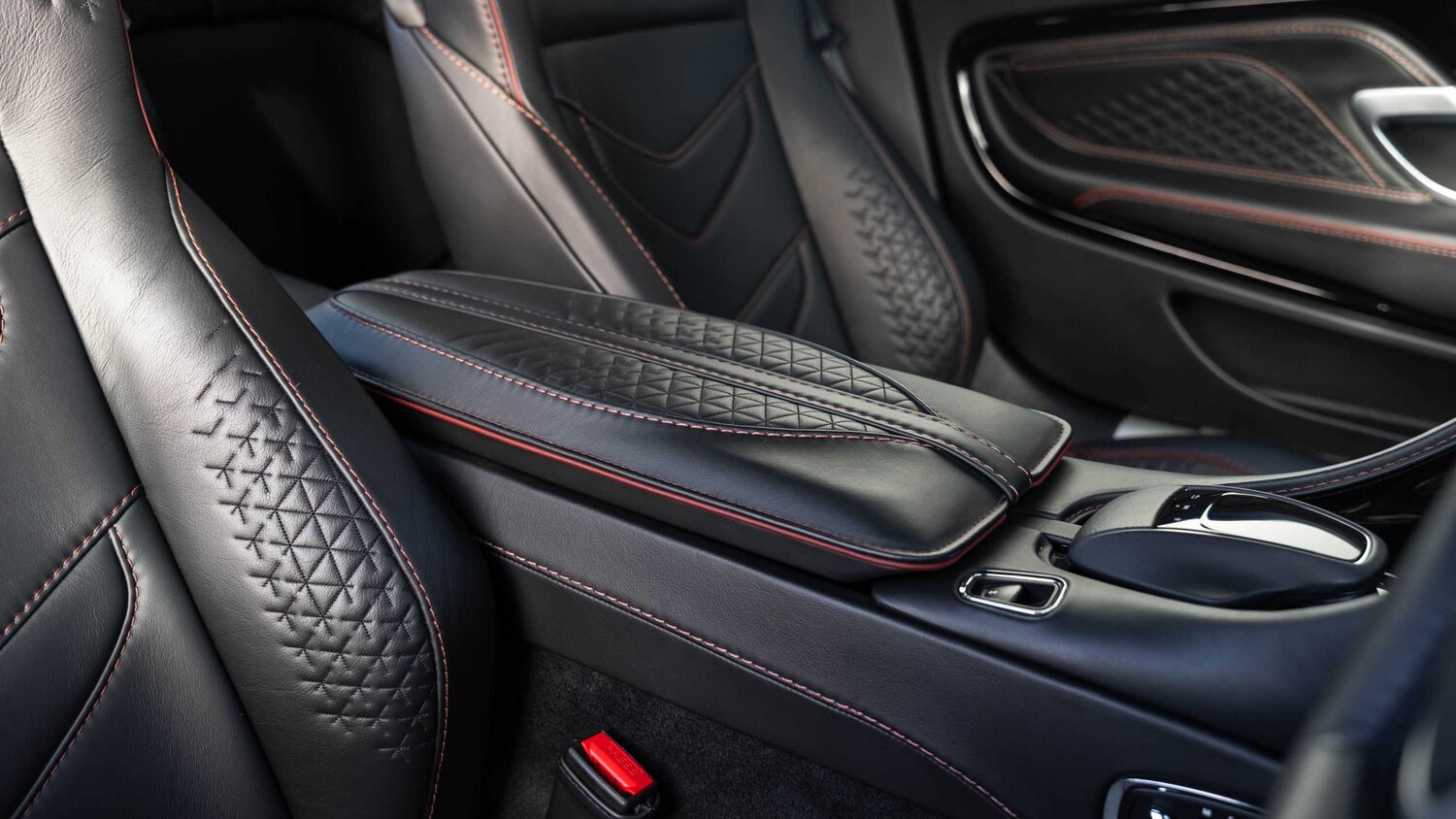 Used Aston Martin DBS 2021 for sale - 77414956: Photo 27