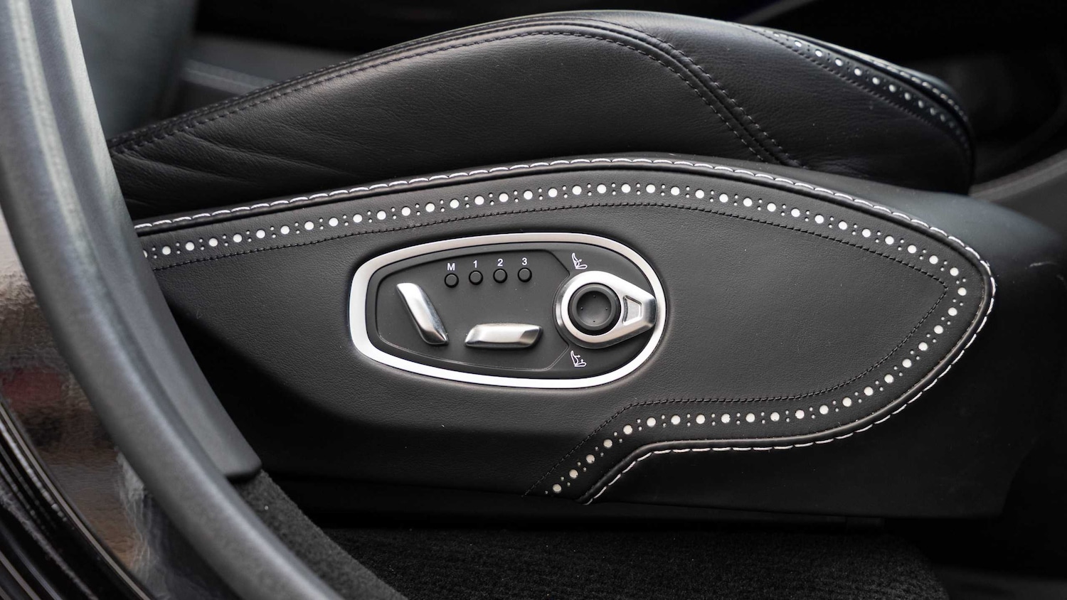 Used Aston Martin DBX 2021 for sale - 77178761: Photo 27