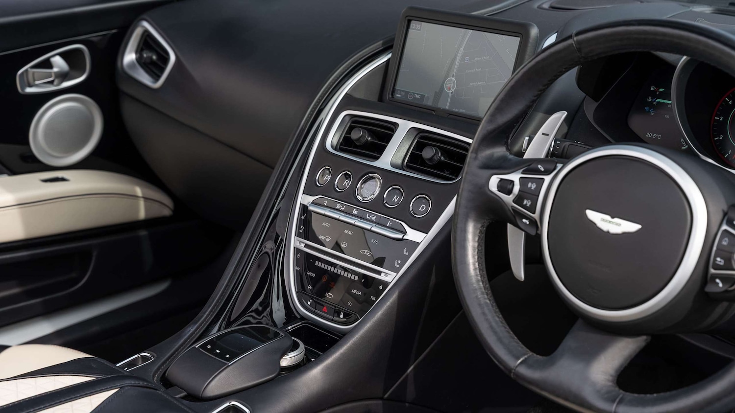 Used Aston Martin DBS 2022 for sale - 76113437: Photo 10
