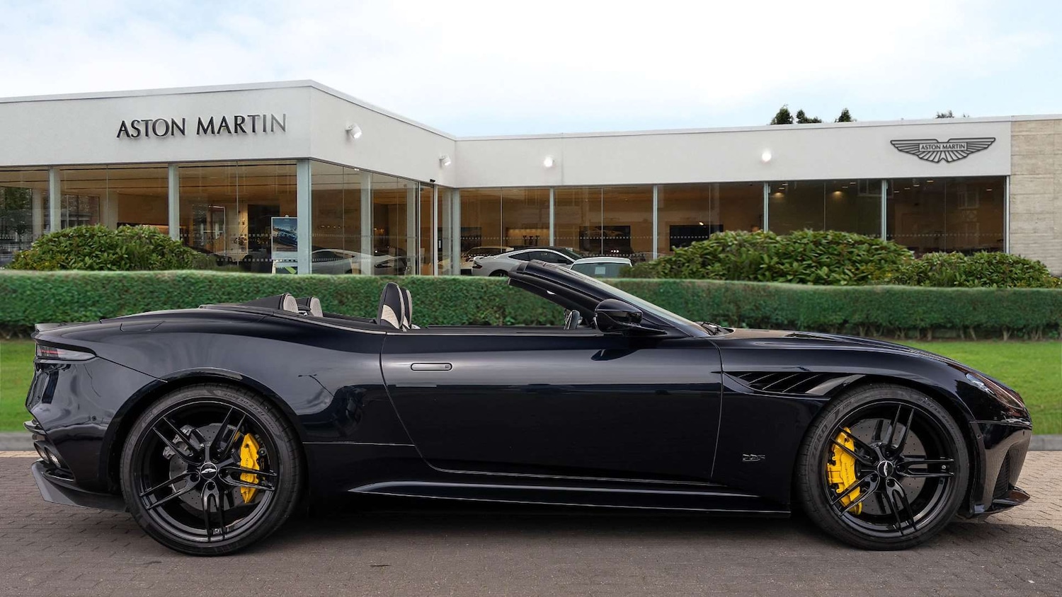 Used Aston Martin DBS 2022 for sale - 76113437: Photo 15