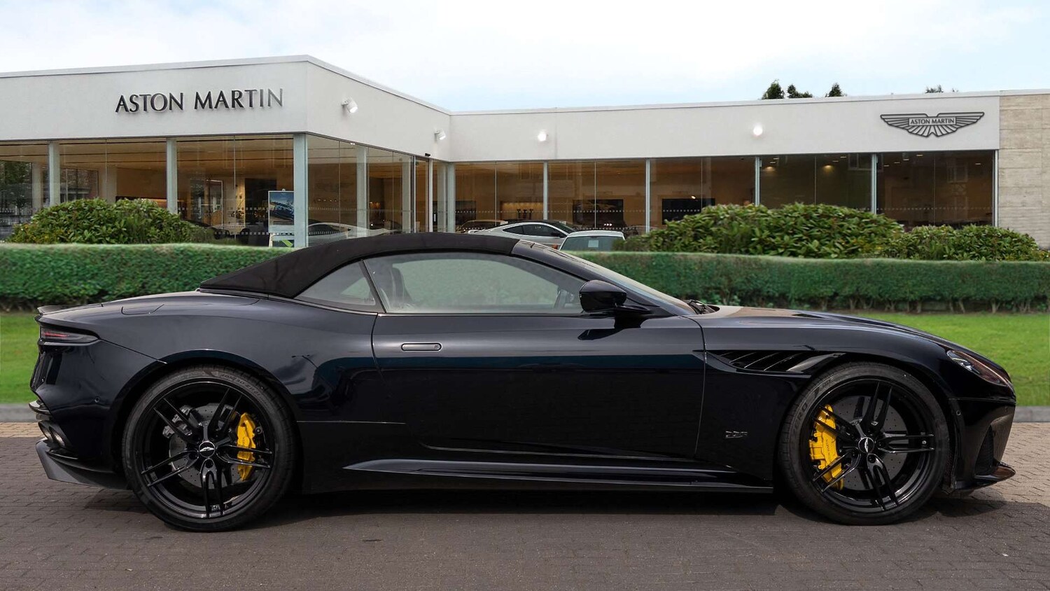 Used Aston Martin DBS 2022 for sale - 76113437: Photo 16