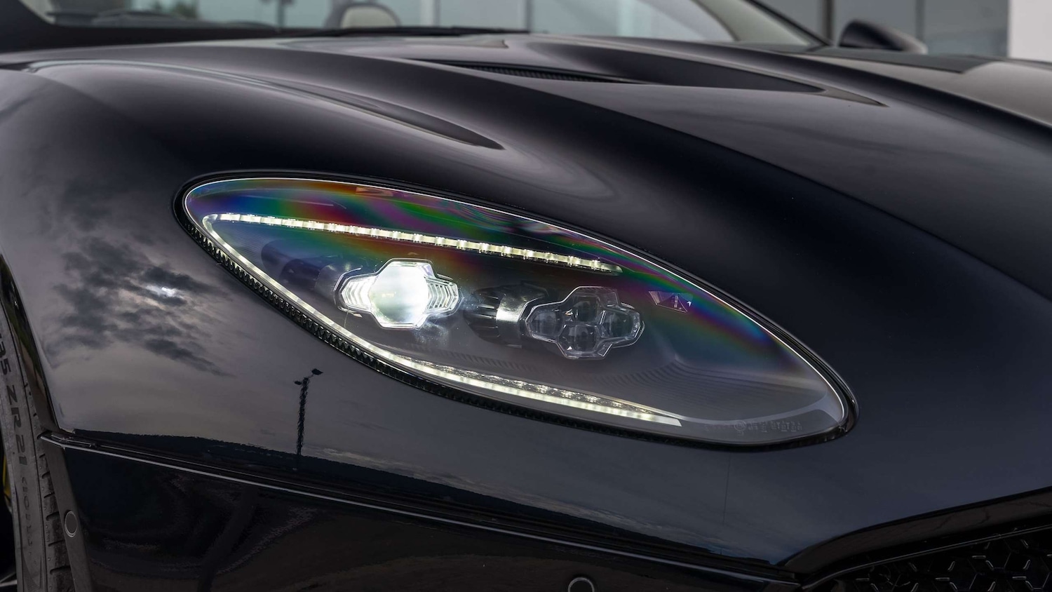Used Aston Martin DBS 2022 for sale - 76113437: Photo 22