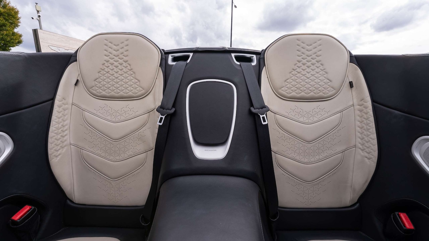 Used Aston Martin DBS 2022 for sale - 76113437: Photo 34