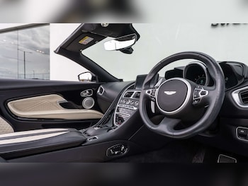 Used Aston Martin DBS 2022 for sale - 76113437: Photo 3