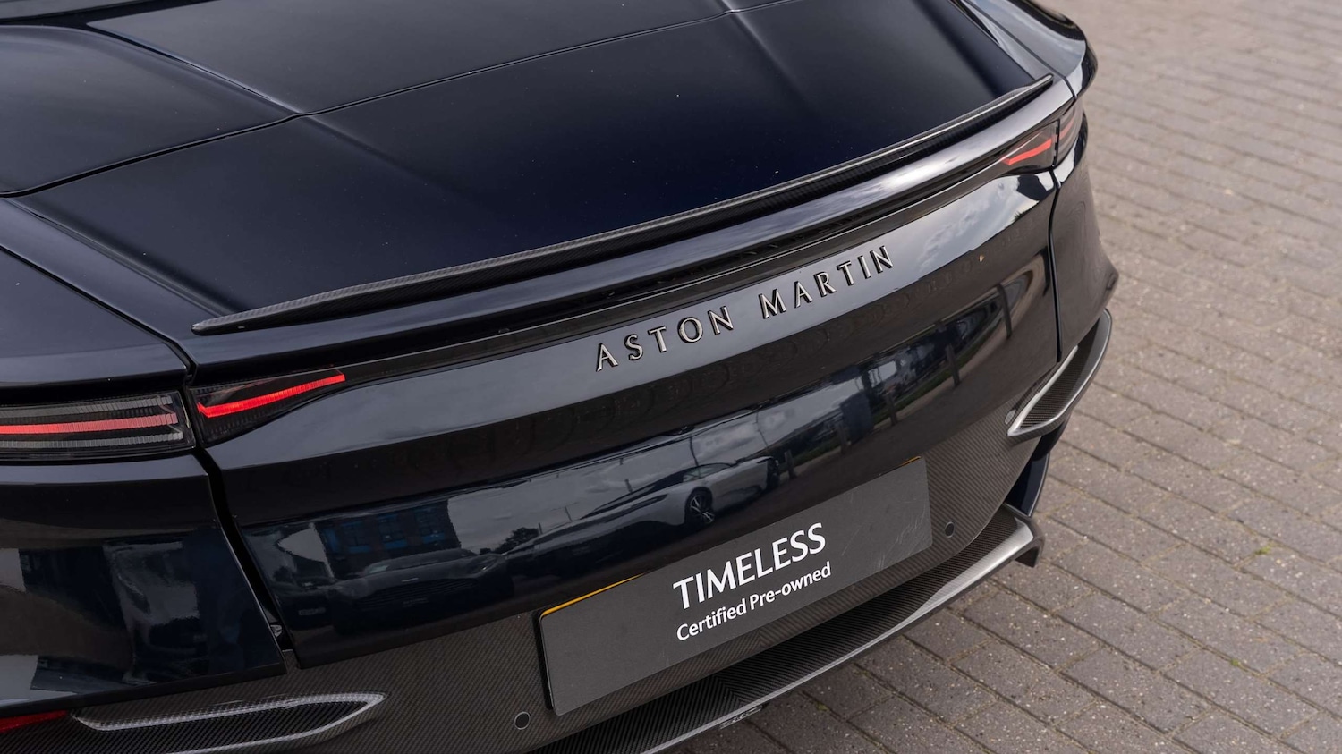 Used Aston Martin DBS 2022 for sale - 76113437: Photo 8