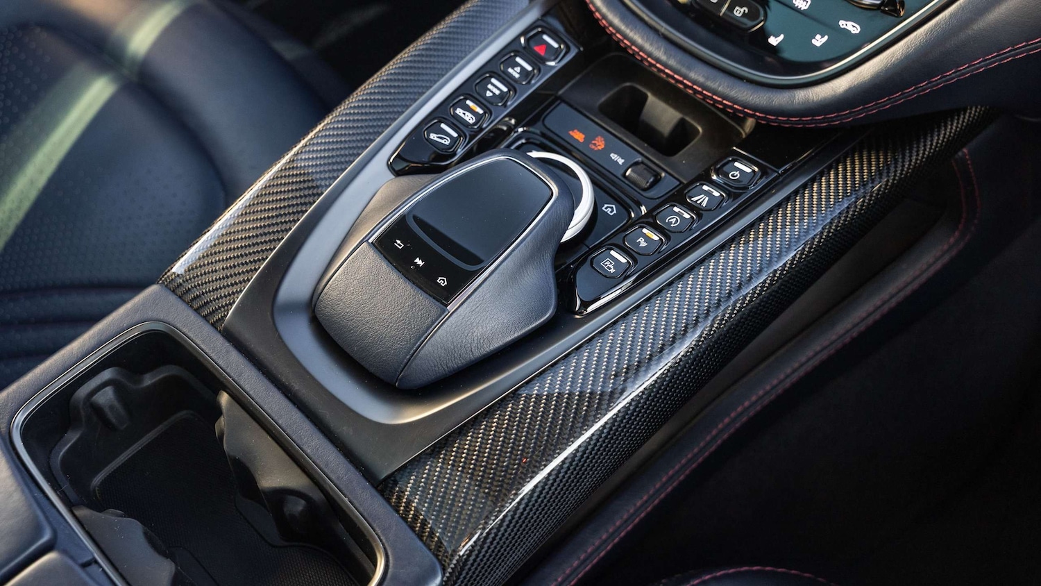 Used Aston Martin DBX 2020 for sale - 76842856: Photo 25