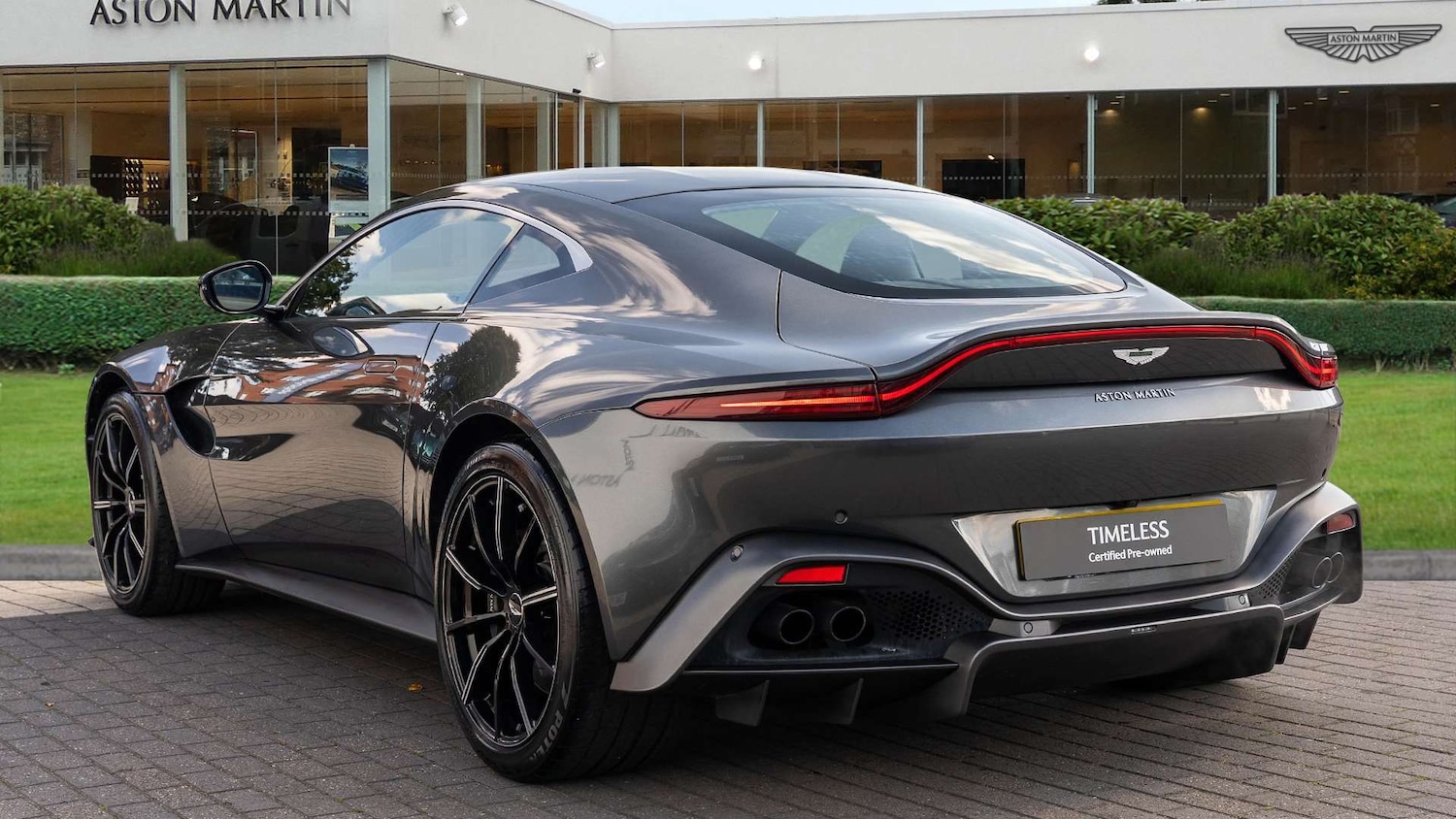 Used Aston Martin Vantage 2019 for sale - 76141491: Photo 2