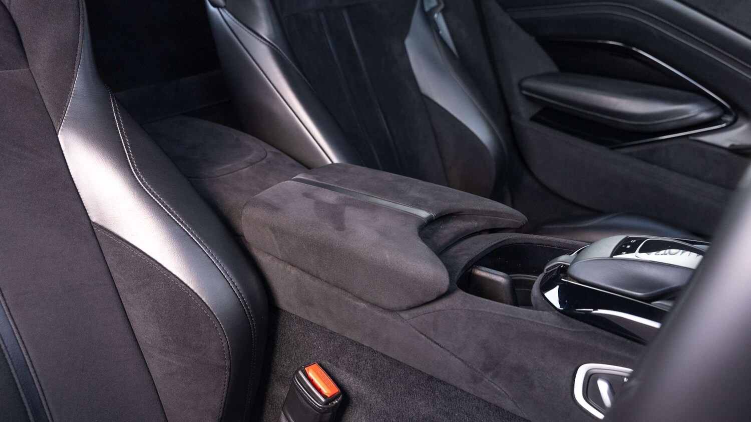 Used Aston Martin Vantage 2019 for sale - 76141491: Photo 22
