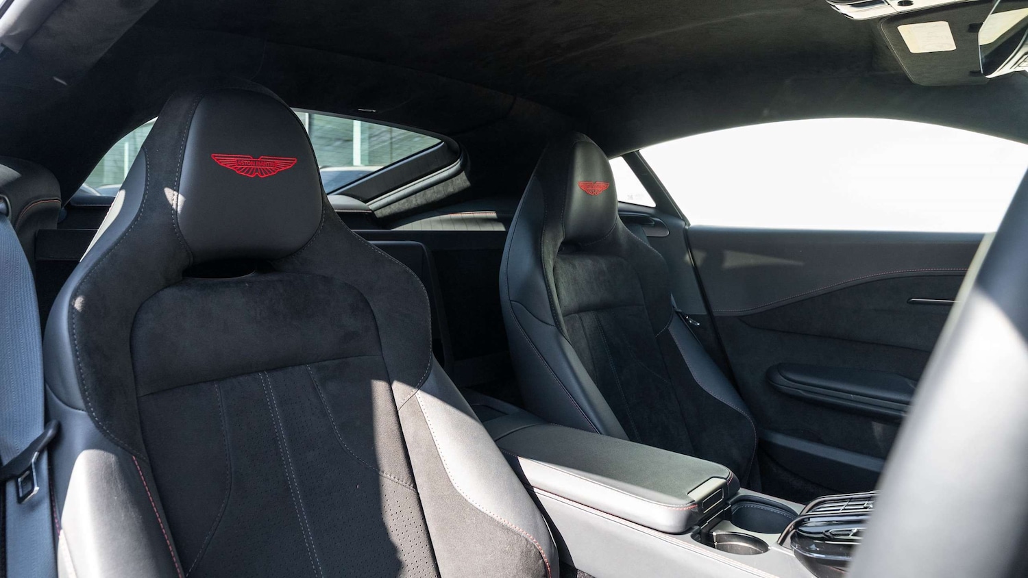 Used Aston Martin Vantage 2024 for sale - 76113525: Photo 12
