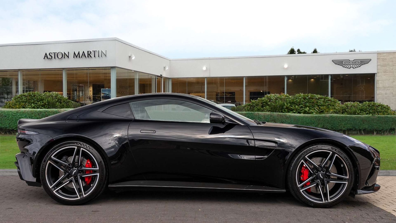Used Aston Martin Vantage 2024 for sale - 76113525: Photo 13