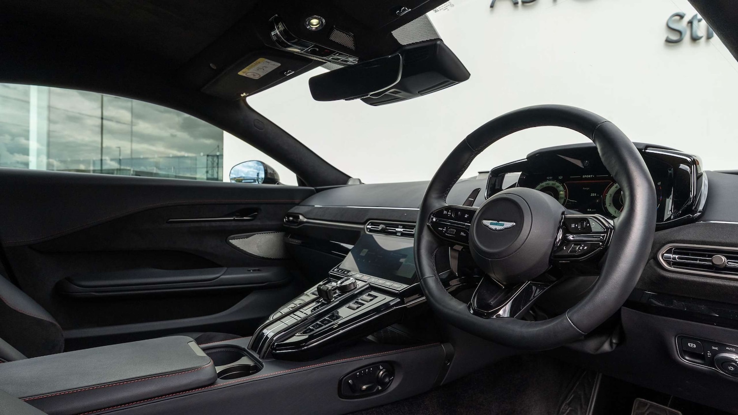 Used Aston Martin Vantage 2024 for sale - 76113525: Photo 3