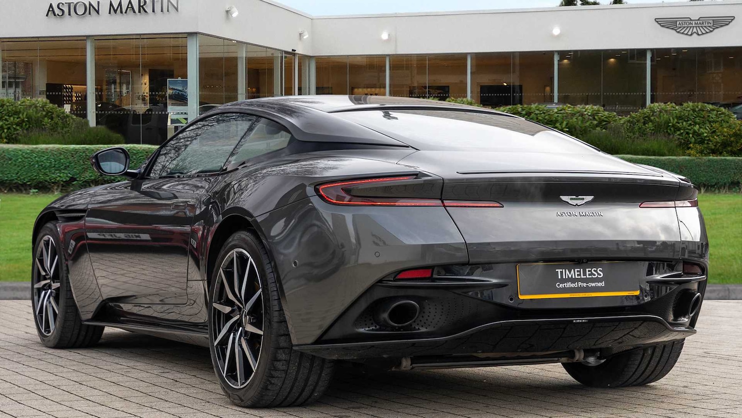 Used Aston Martin DB11 2017 for sale - 77540797: Photo 2