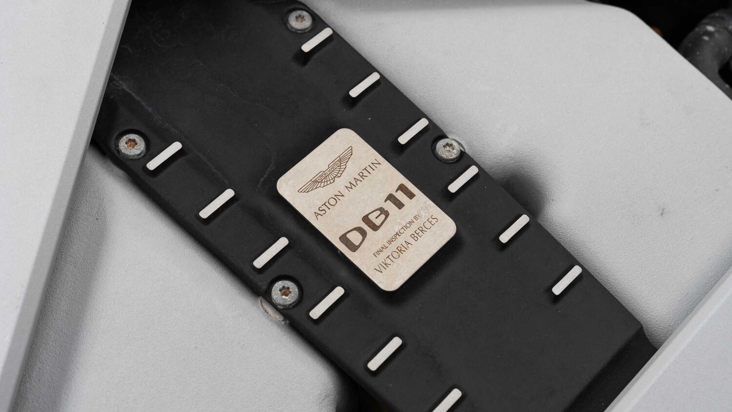 Used Aston Martin DB11 2017 for sale - 77540797: Photo 30