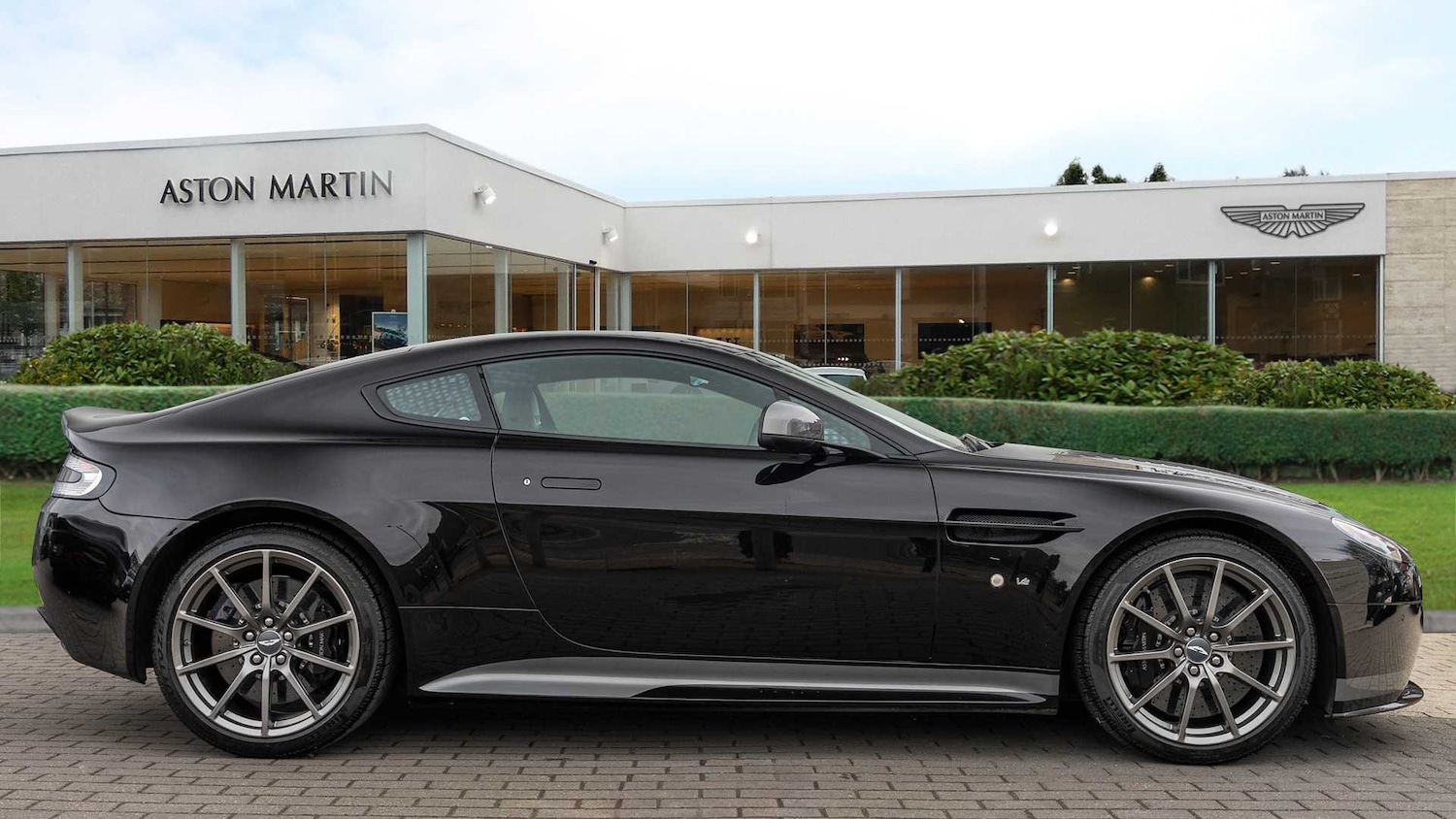 Used Aston Martin Vantage 2017 for sale - 77628218: Photo 12