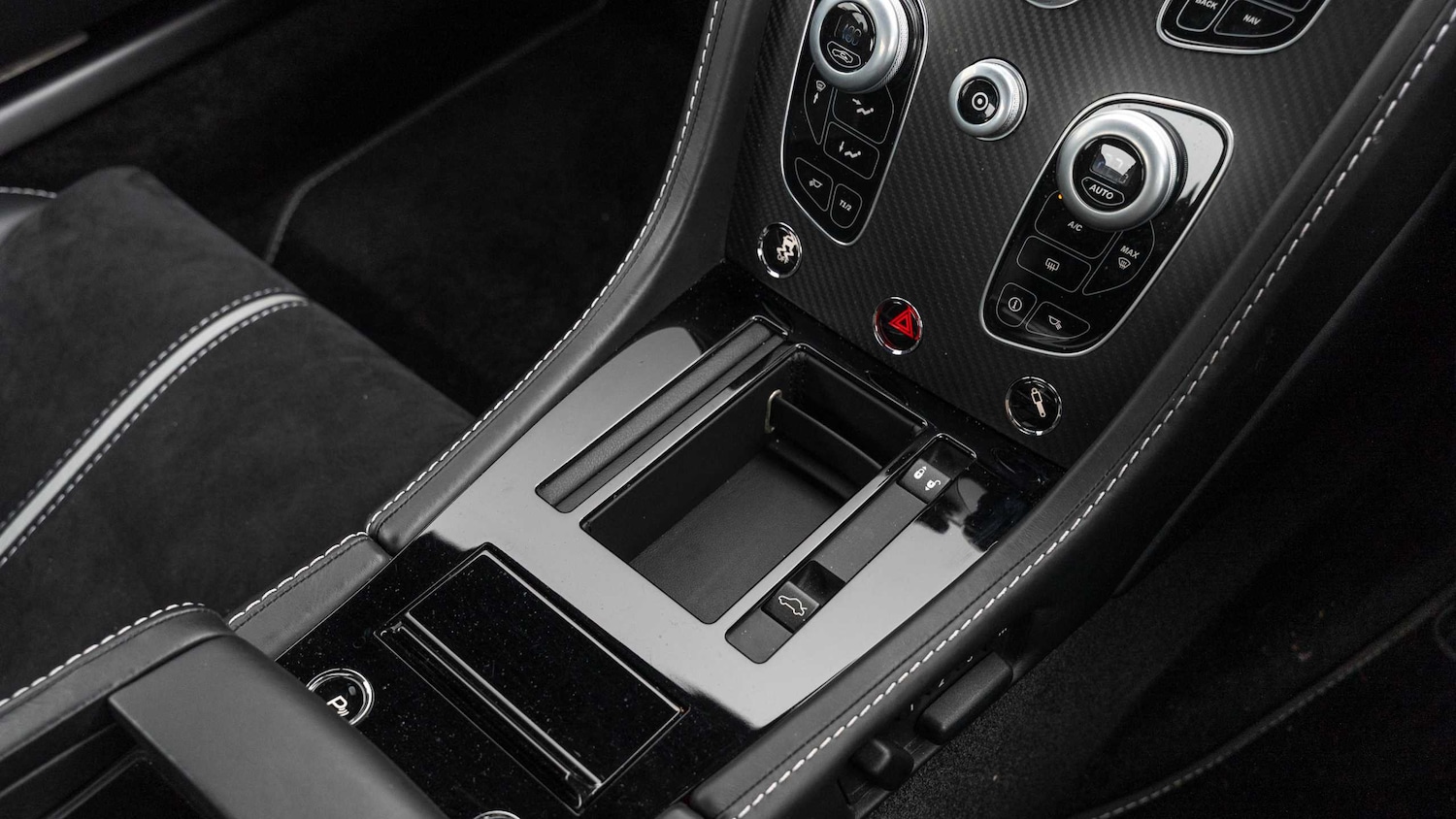 Used Aston Martin Vantage 2017 for sale - 77628218: Photo 22