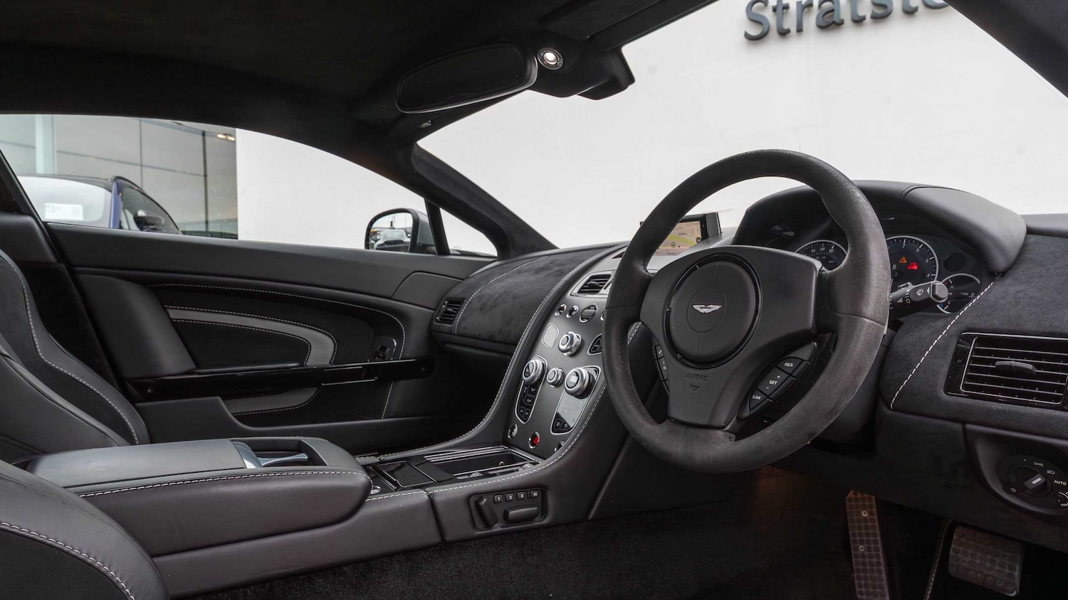 Used Aston Martin Vantage 2017 for sale - 77628218: Photo 3