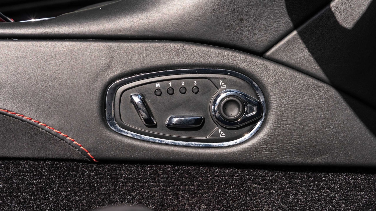 Used Aston Martin DBS 2019 for sale - 77661251: Photo 26