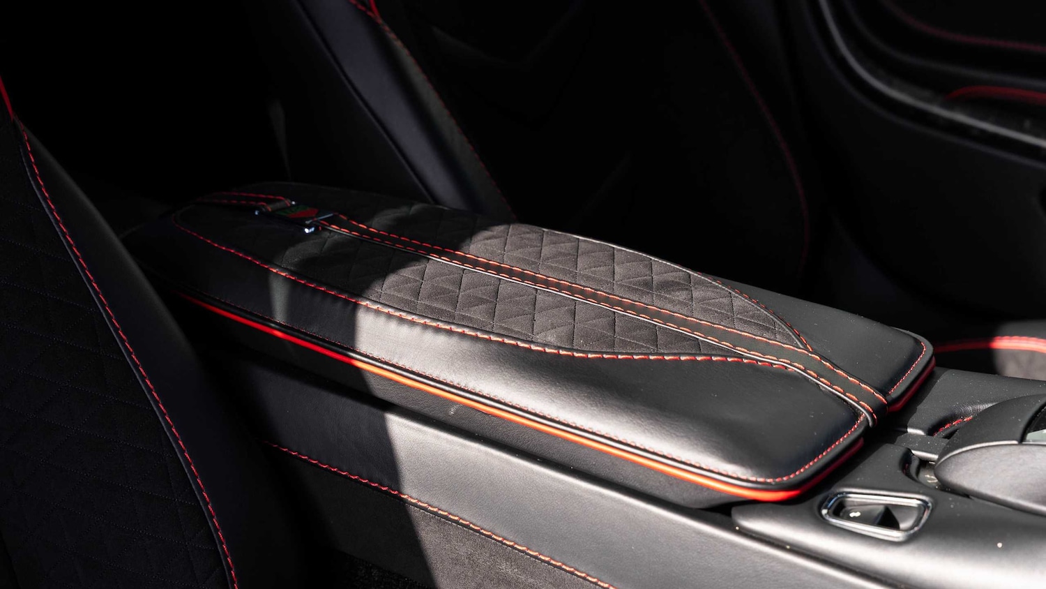 Used Aston Martin DBS 2019 for sale - 77661251: Photo 28