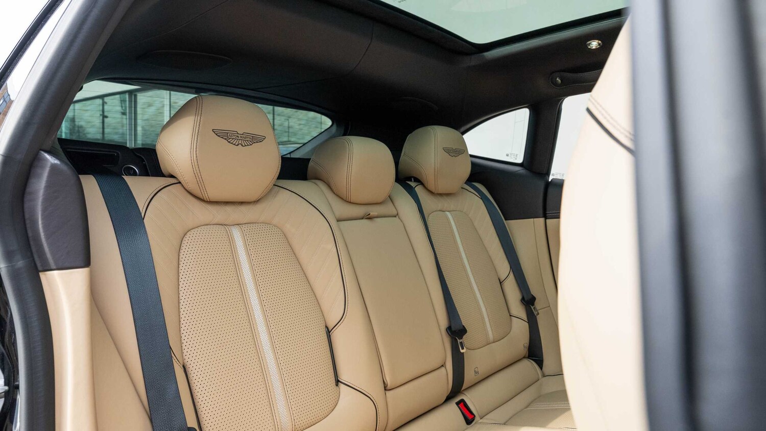 Used Aston Martin DBX 2024 for sale - 77540673: Photo 16