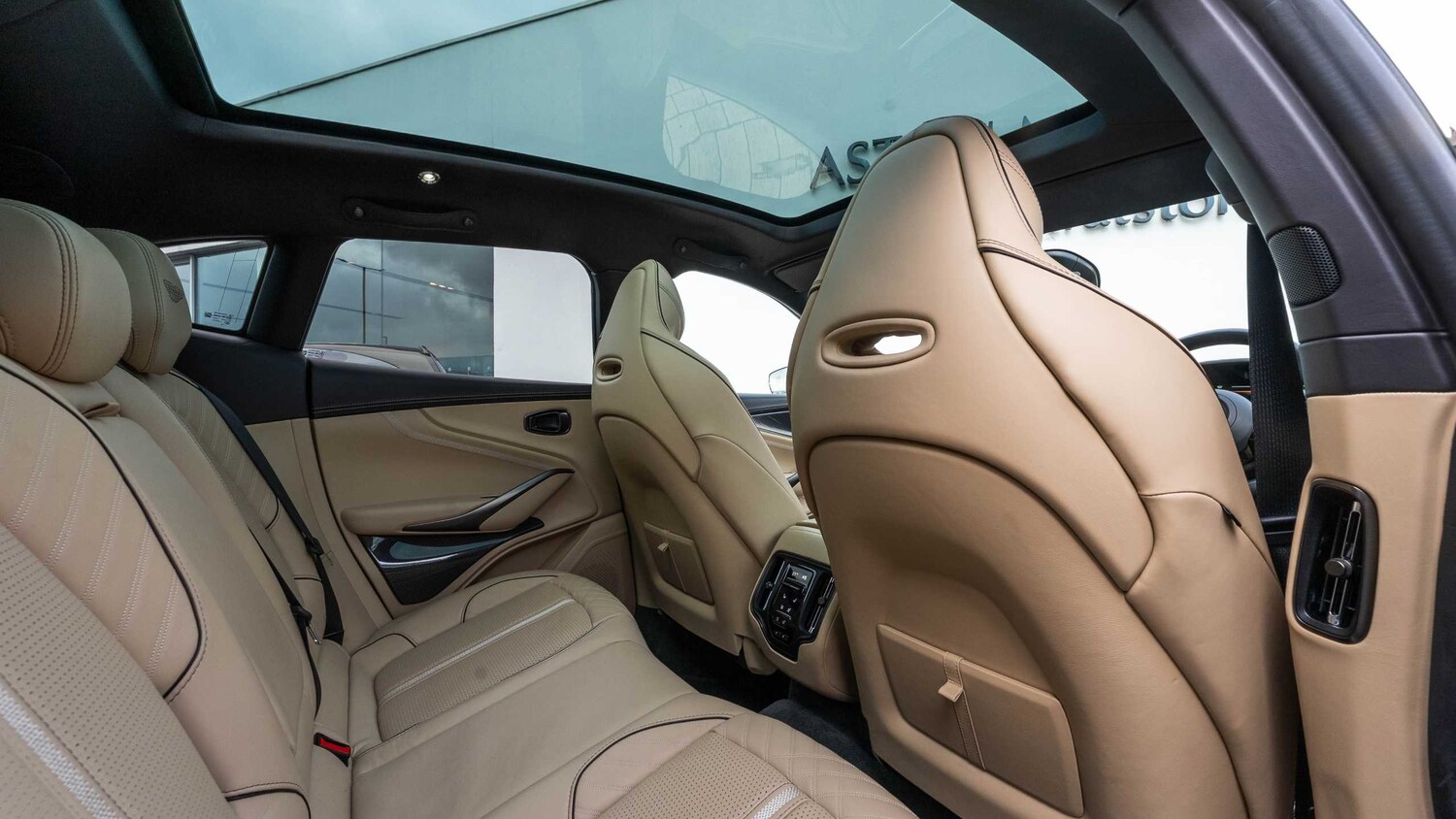 Used Aston Martin DBX 2024 for sale - 77540673: Photo 35