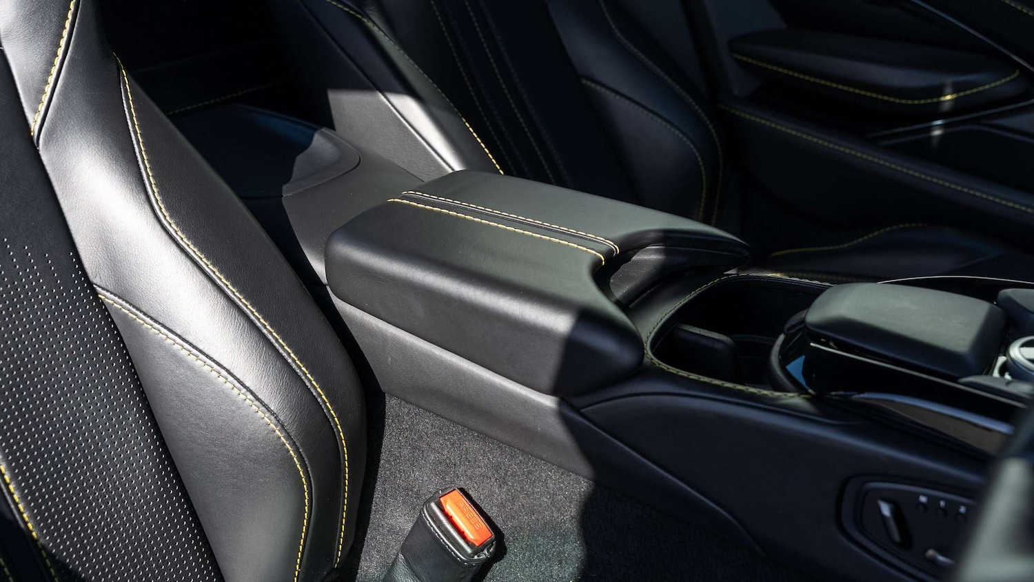 Used Aston Martin Vantage 2019 for sale - 76421182: Photo 19