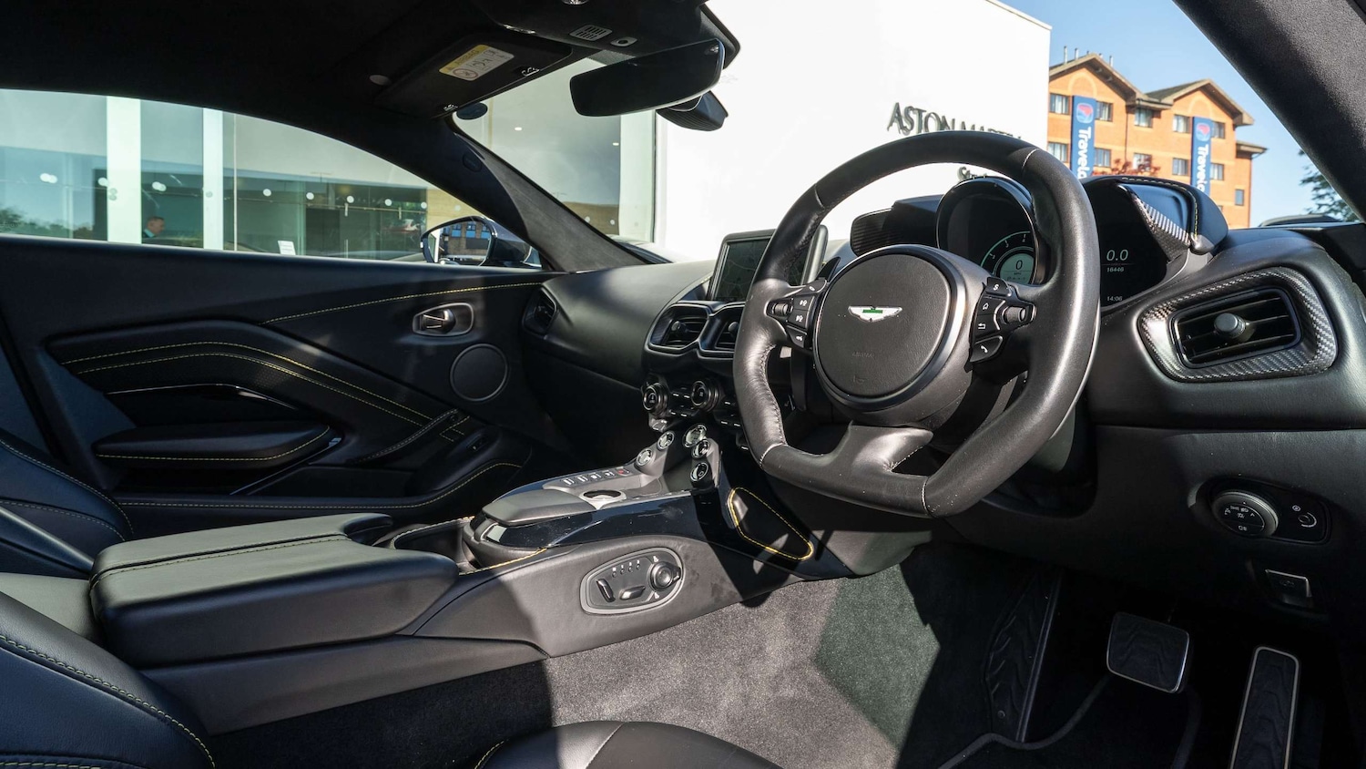 Used Aston Martin Vantage 2019 for sale - 76421182: Photo 3