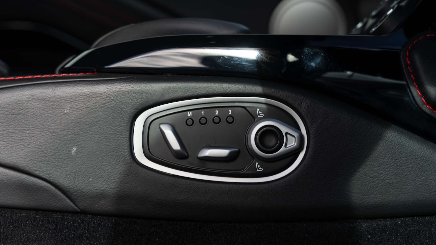 Used Aston Martin Vantage 2021 for sale - 76351732: Photo 25