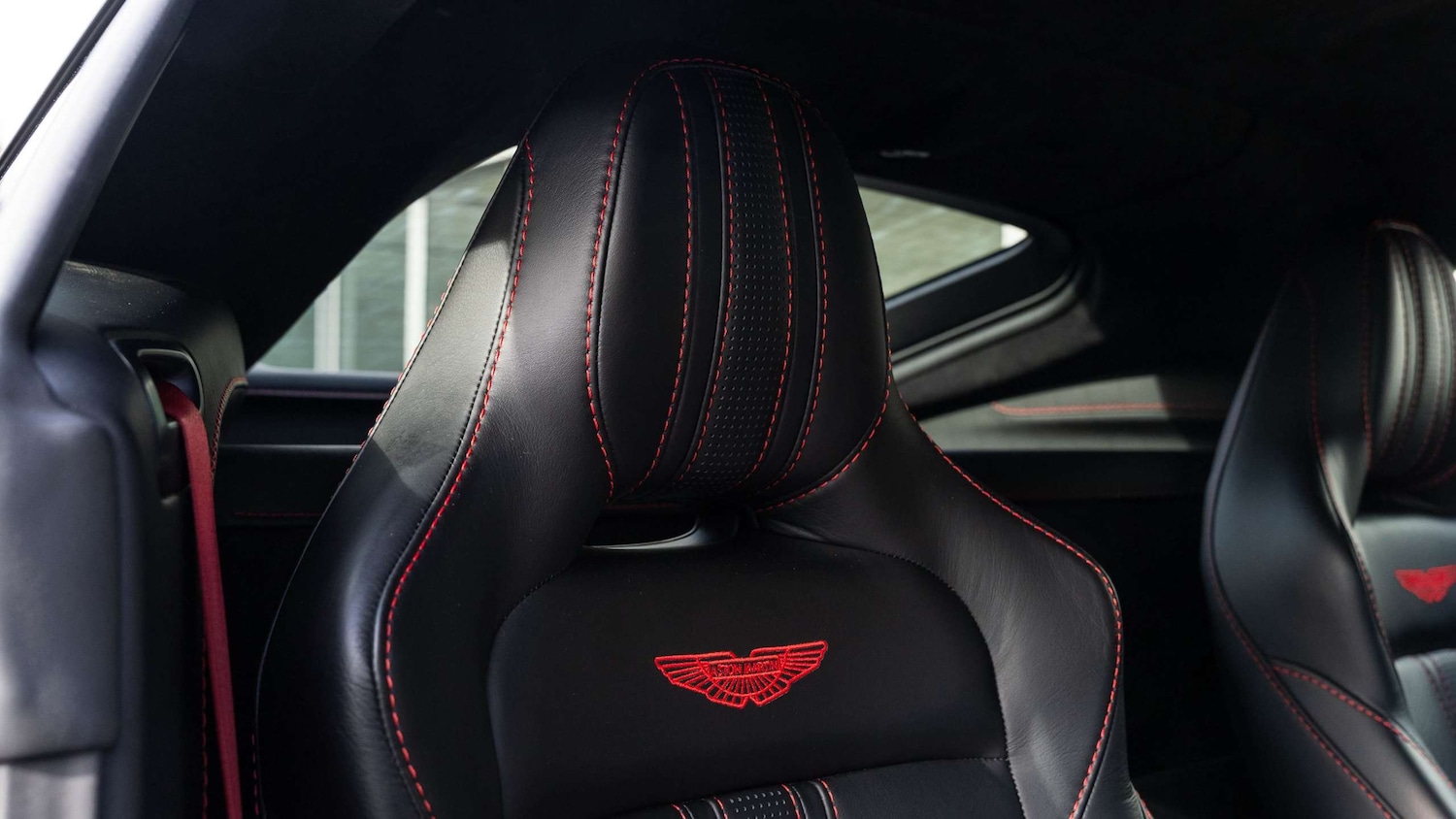 Used Aston Martin Vantage 2021 for sale - 76351732: Photo 5