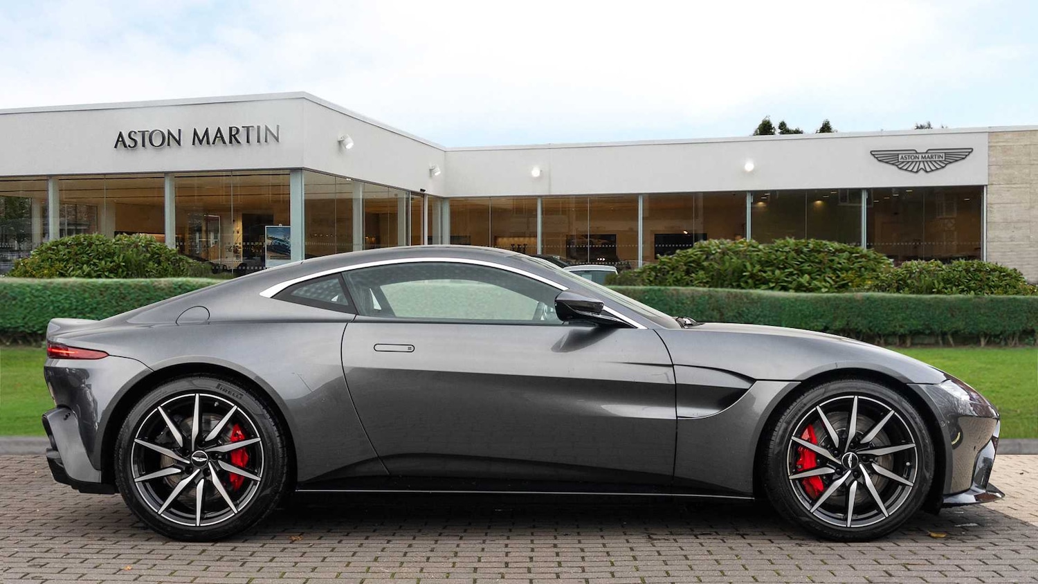 Used Aston Martin Vantage 2019 for sale - 76889795: Photo 13