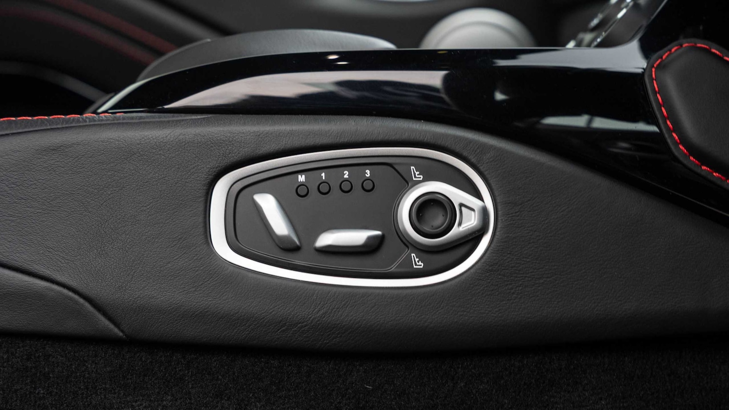 Used Aston Martin Vantage 2019 for sale - 76889795: Photo 25