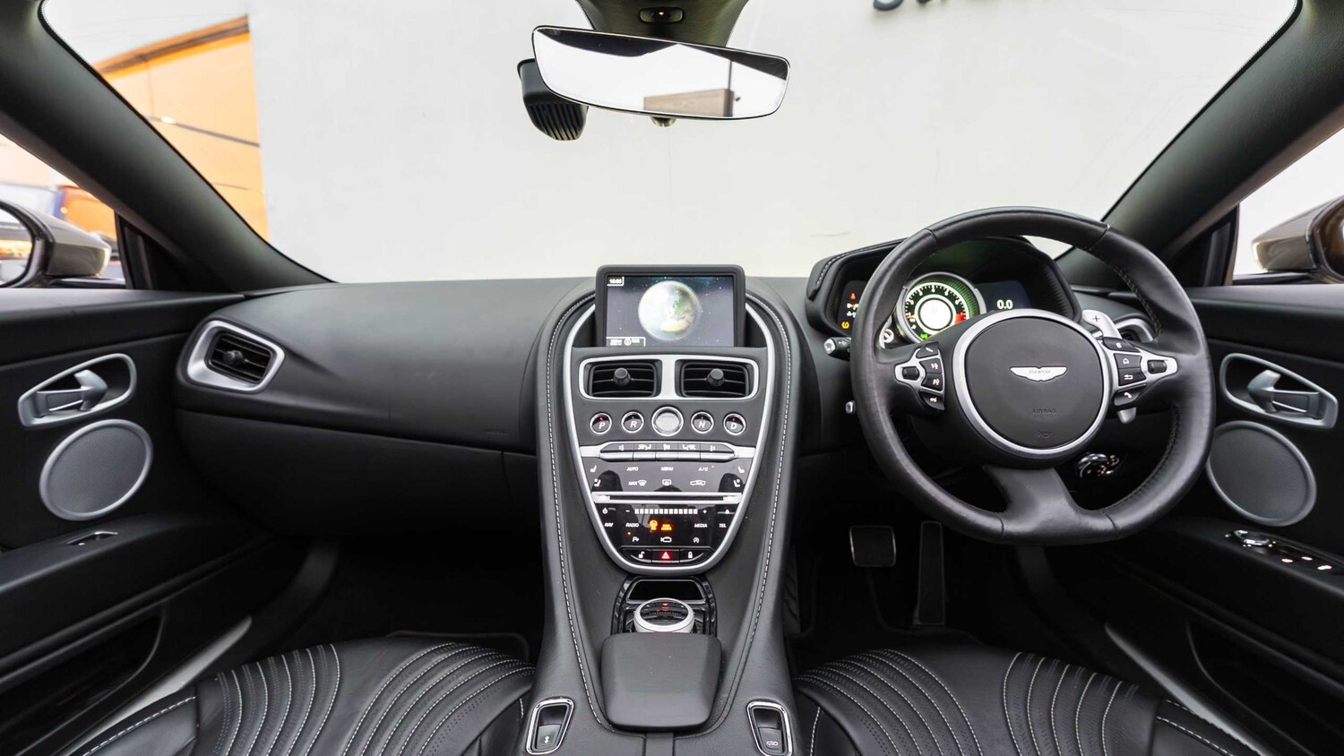 Used Aston Martin DB11 2019 for sale - 77373836: Photo 11