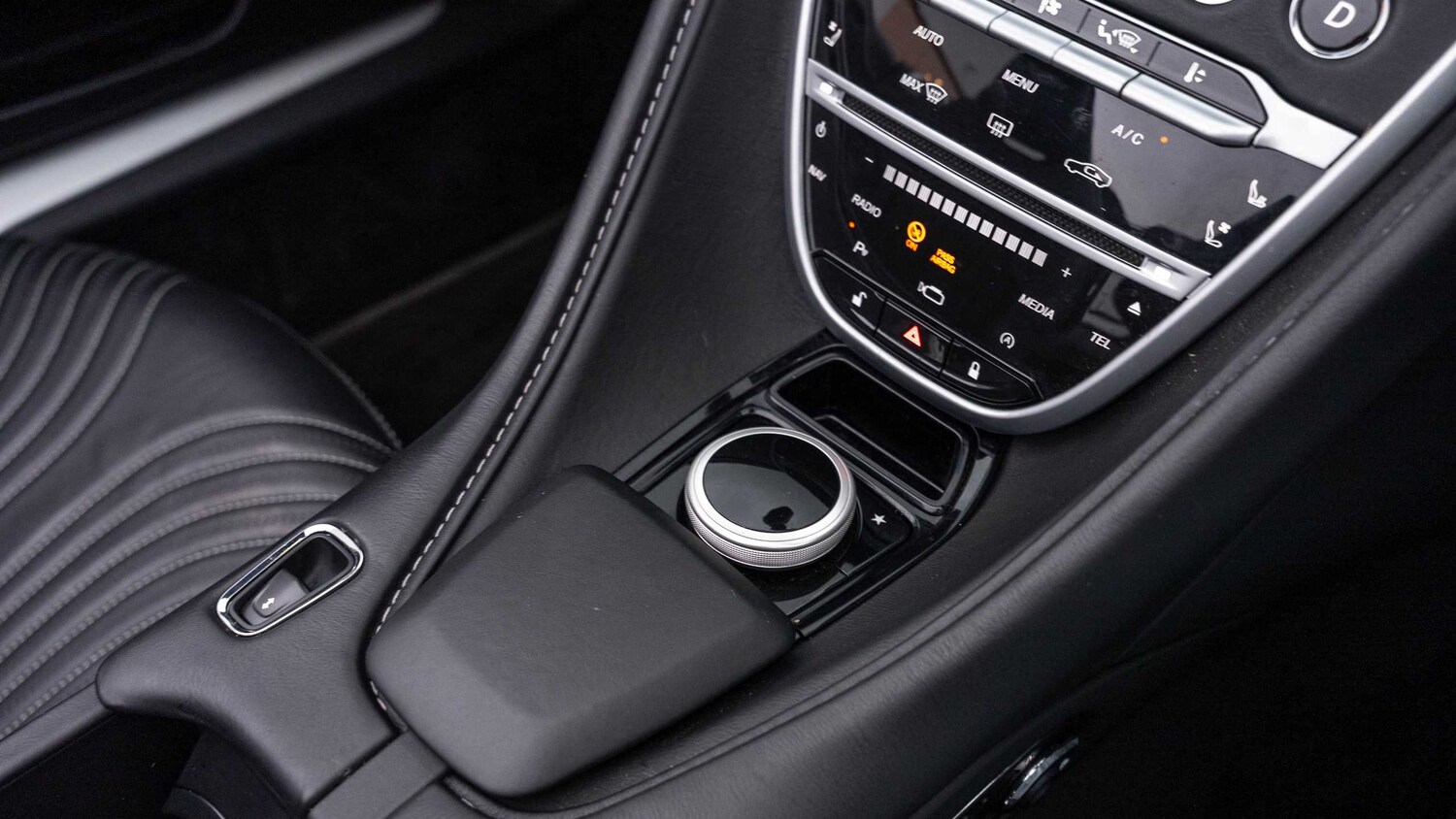 Used Aston Martin DB11 2019 for sale - 77373836: Photo 25