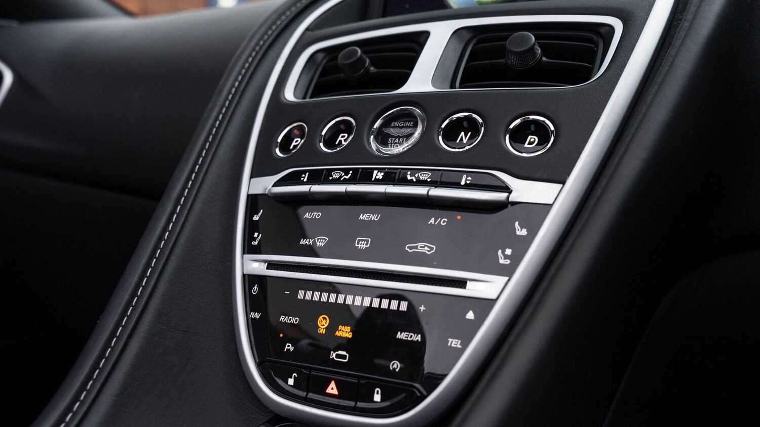 Used Aston Martin DB11 2019 for sale - 77373836: Photo 28