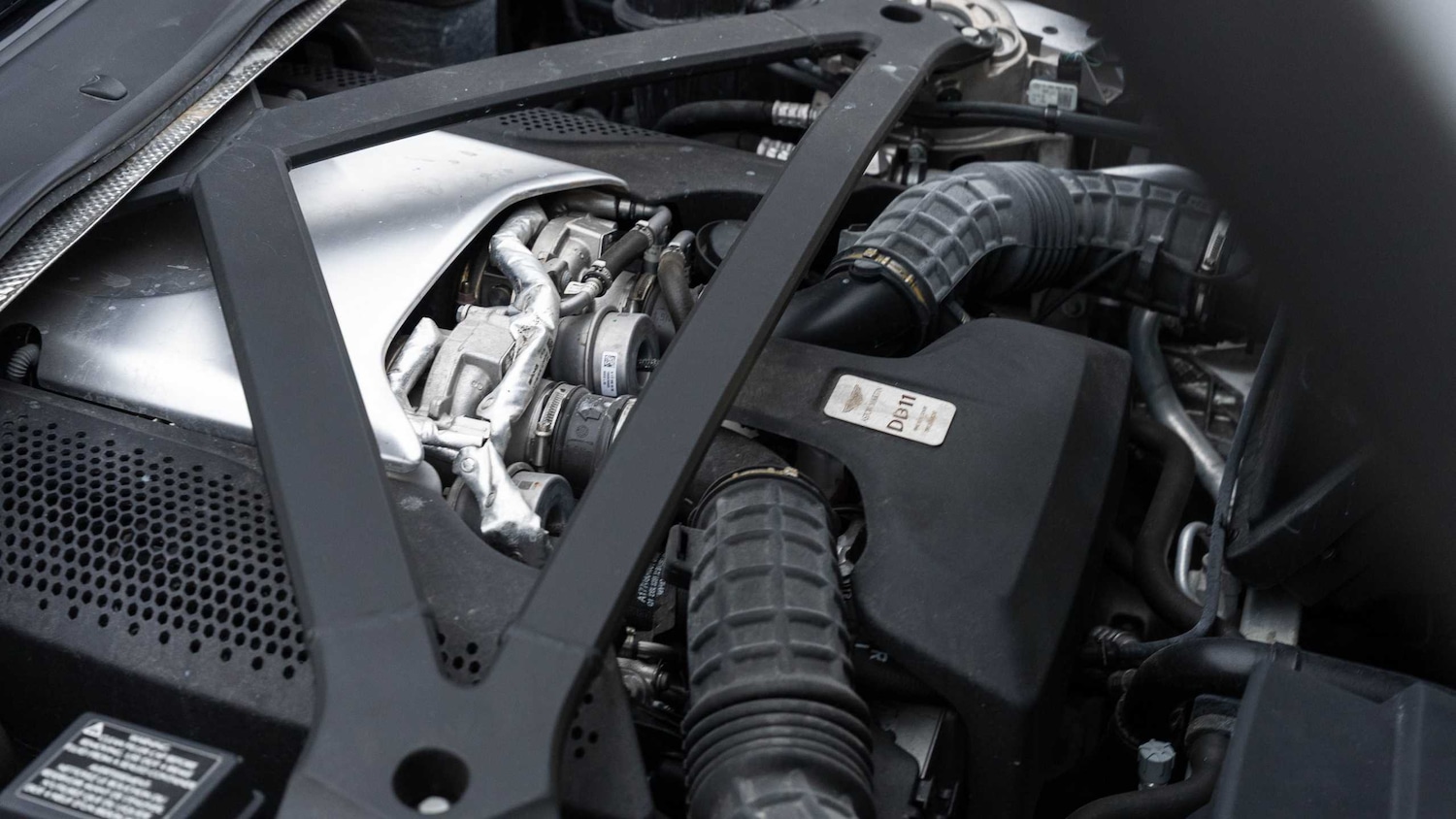 Used Aston Martin DB11 2019 for sale - 77373836: Photo 31