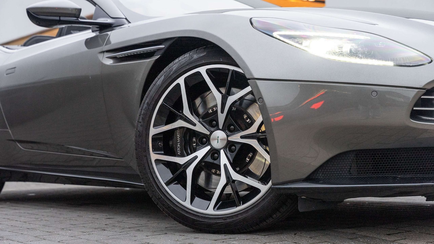 Used Aston Martin DB11 2019 for sale - 77373836: Photo 4