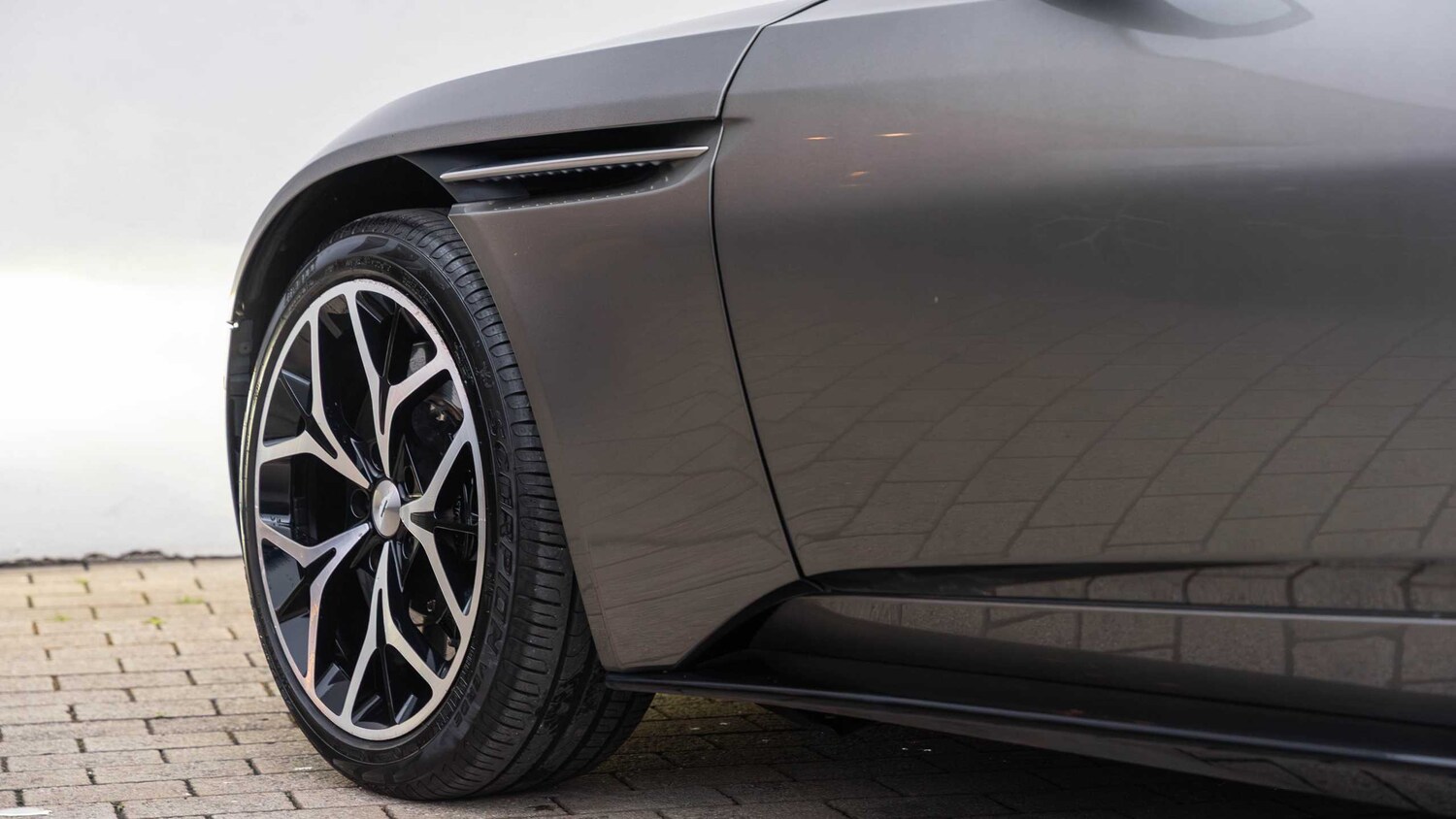 Used Aston Martin DB11 2019 for sale - 77373836: Photo 9