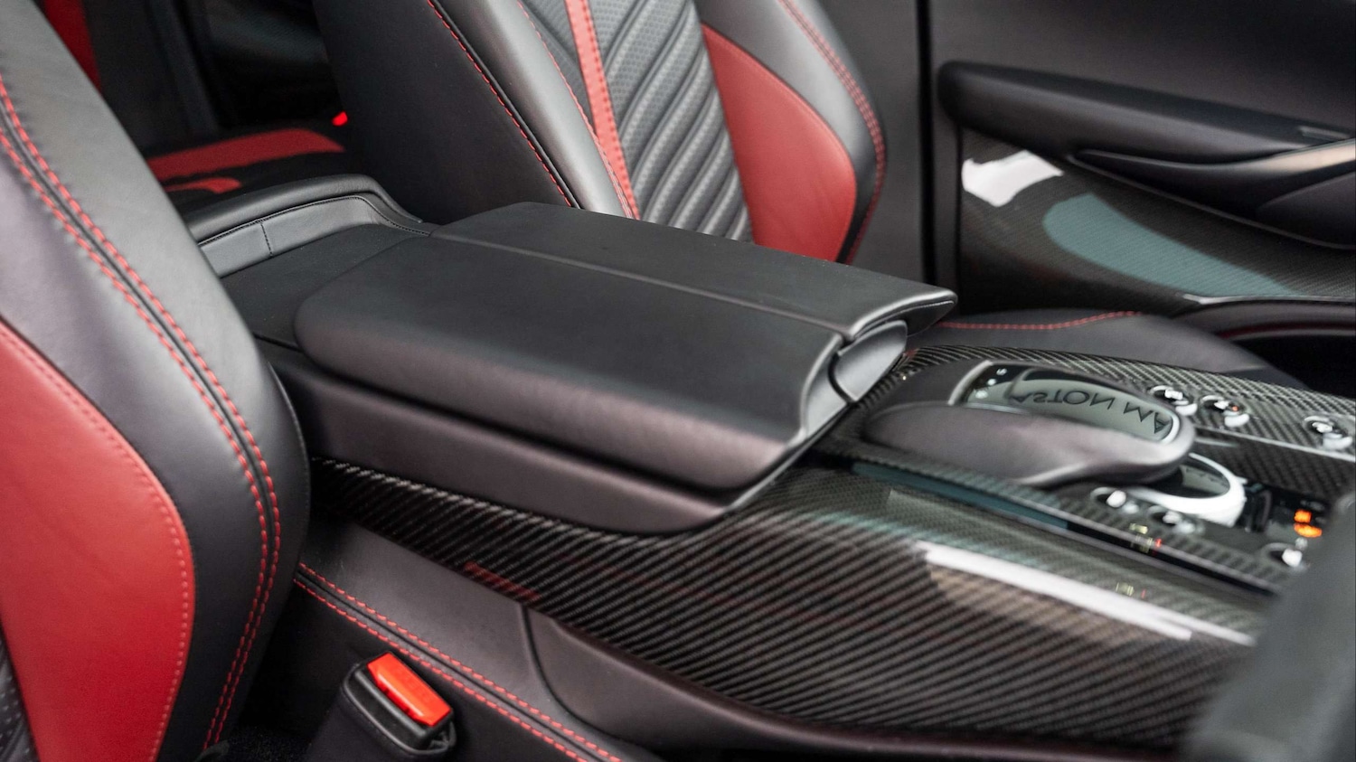 Used Aston Martin DBX 2022 for sale - 76624593: Photo 24