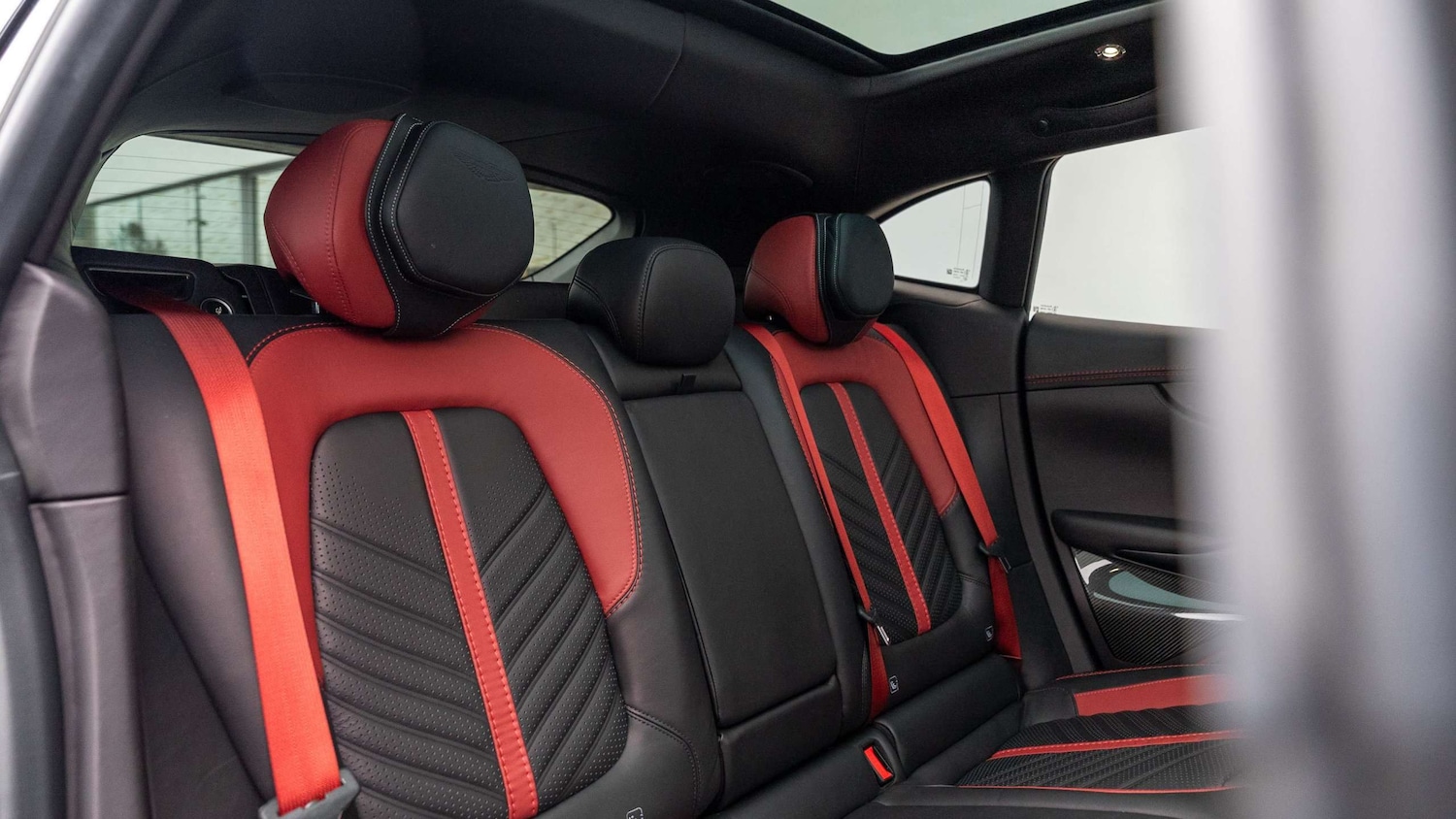 Used Aston Martin DBX 2022 for sale - 76624593: Photo 25