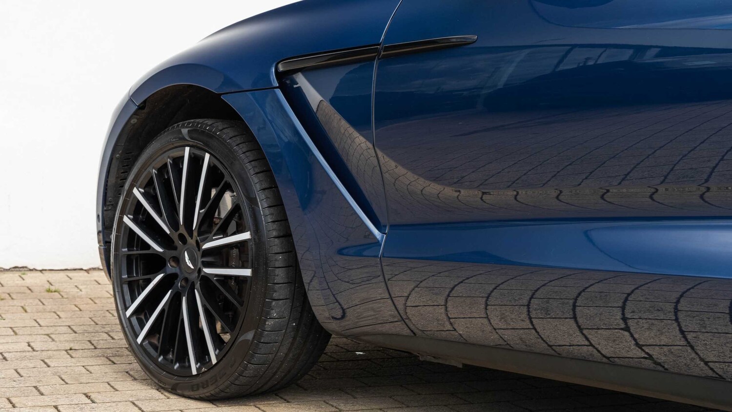 Used Aston Martin DBX for sale - 78089695: Photo 25