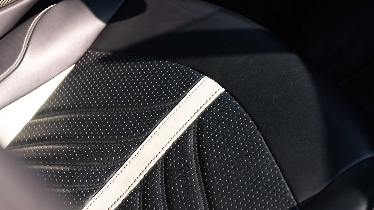 Used Aston Martin DBX 2024 for sale - 76827619: Photo 27