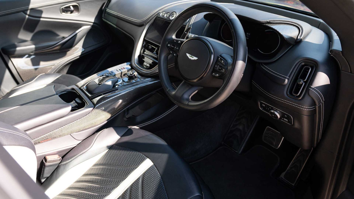 Used Aston Martin DBX 2024 for sale - 76827619: Photo 3