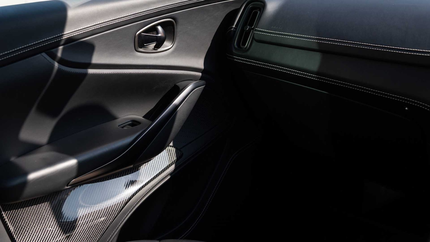 Used Aston Martin DBX 2024 for sale - 76827619: Photo 31