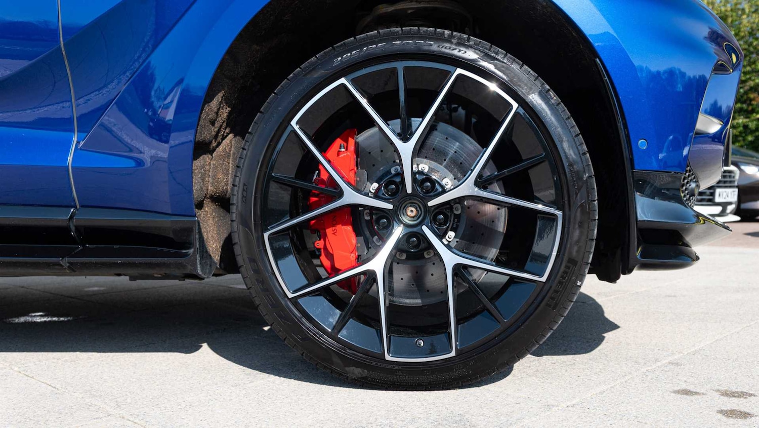 Used Aston Martin DBX 2024 for sale - 76827619: Photo 4