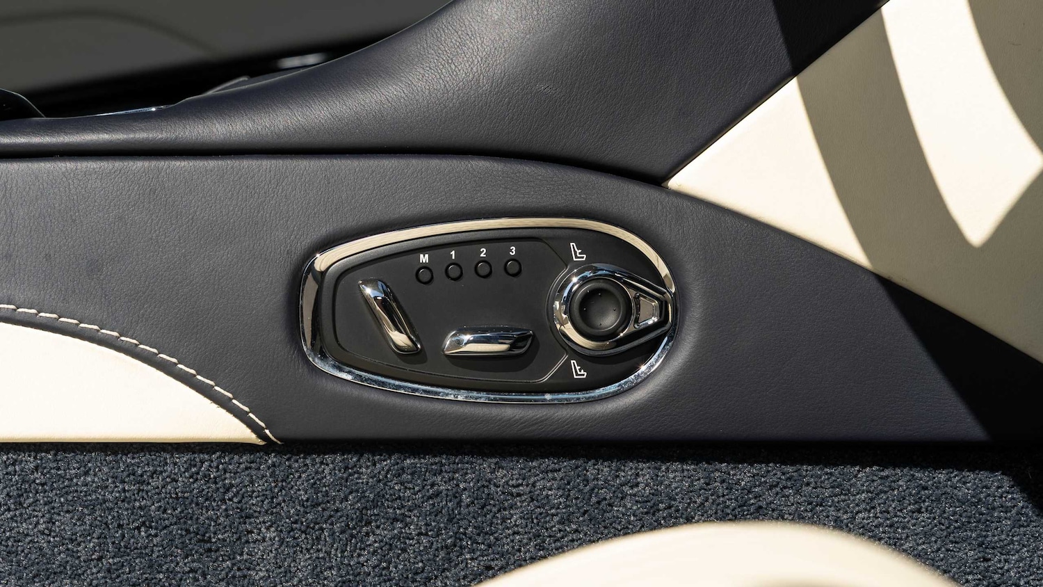 Used Aston Martin DB11 2018 for sale - 78010487: Photo 14