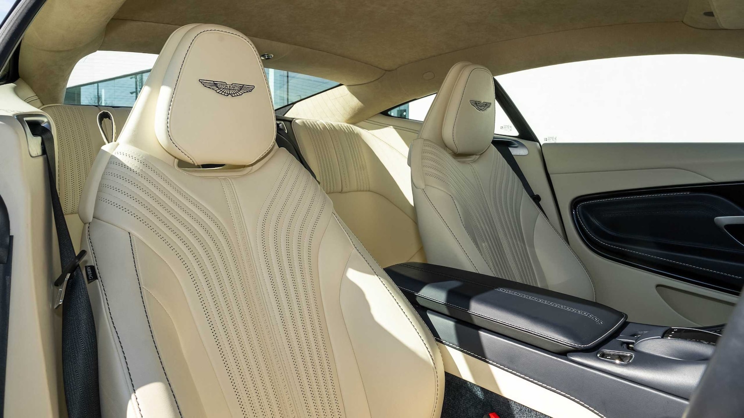 Used Aston Martin DB11 2018 for sale - 78010487: Photo 19