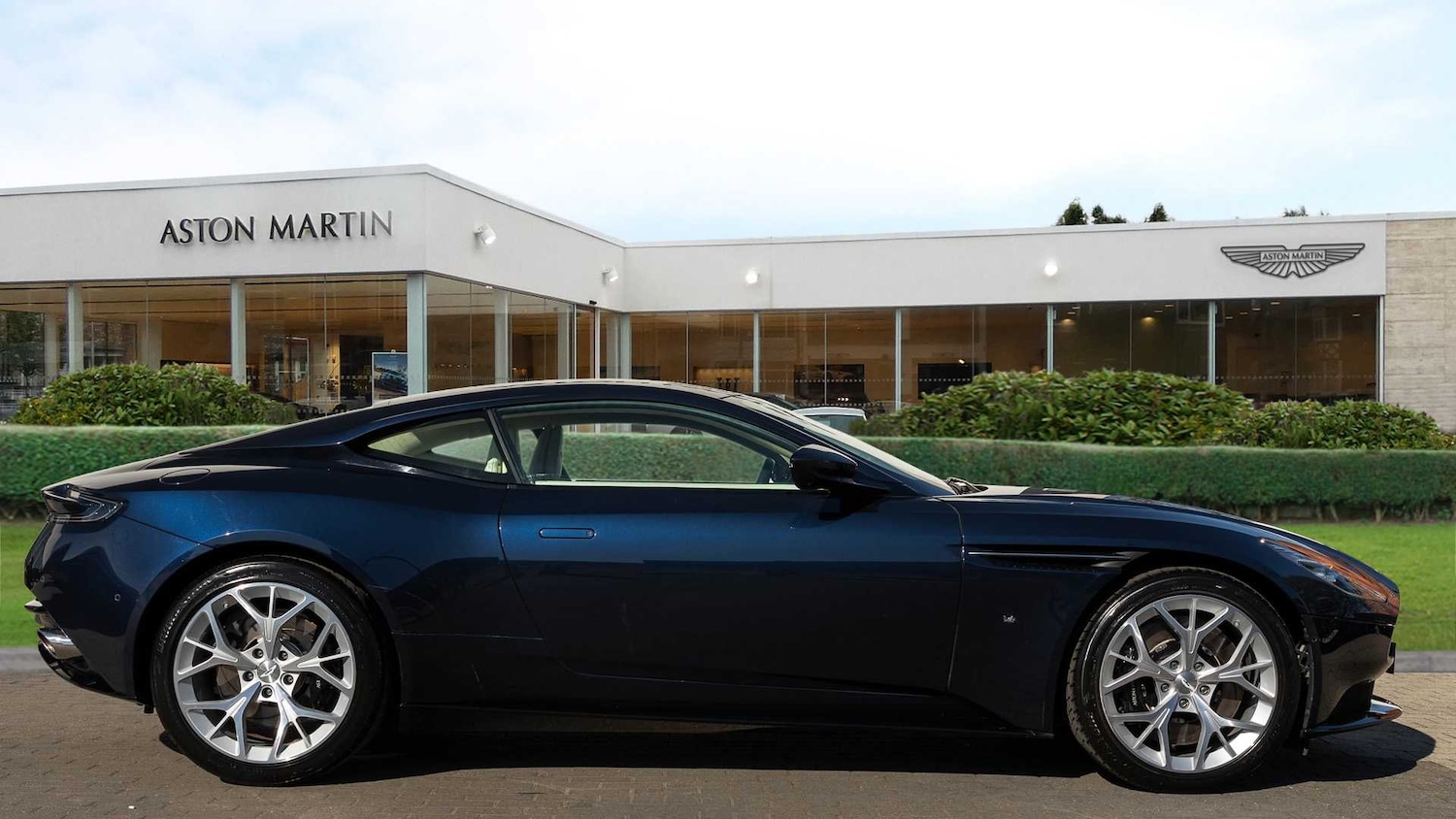 Used Aston Martin DB11 2018 for sale - 78010487: Photo 3