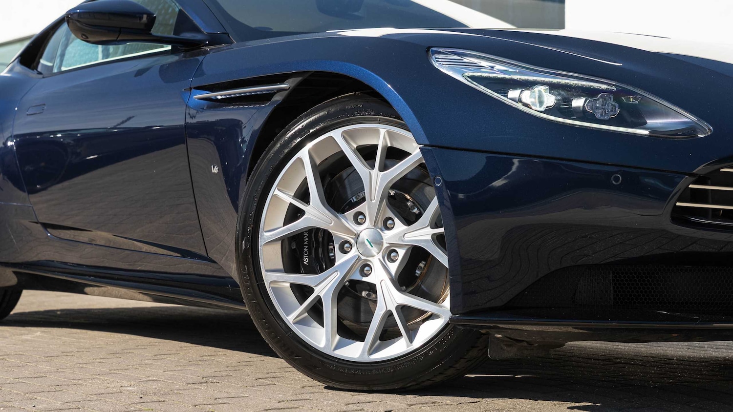 Used Aston Martin DB11 2018 for sale - 78010487: Photo 30