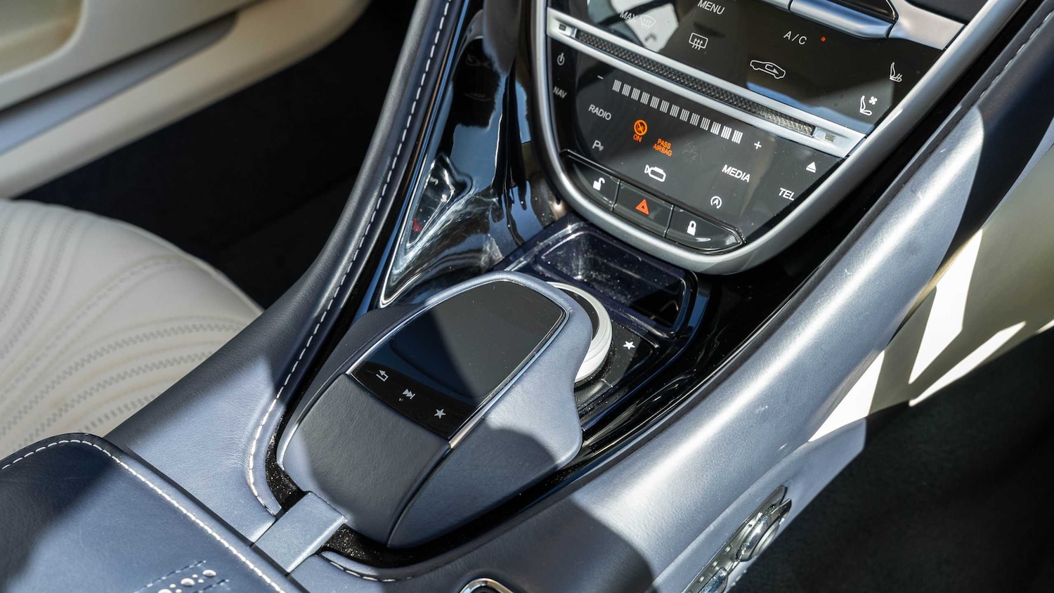 Used Aston Martin DB11 2018 for sale - 78010487: Photo 9